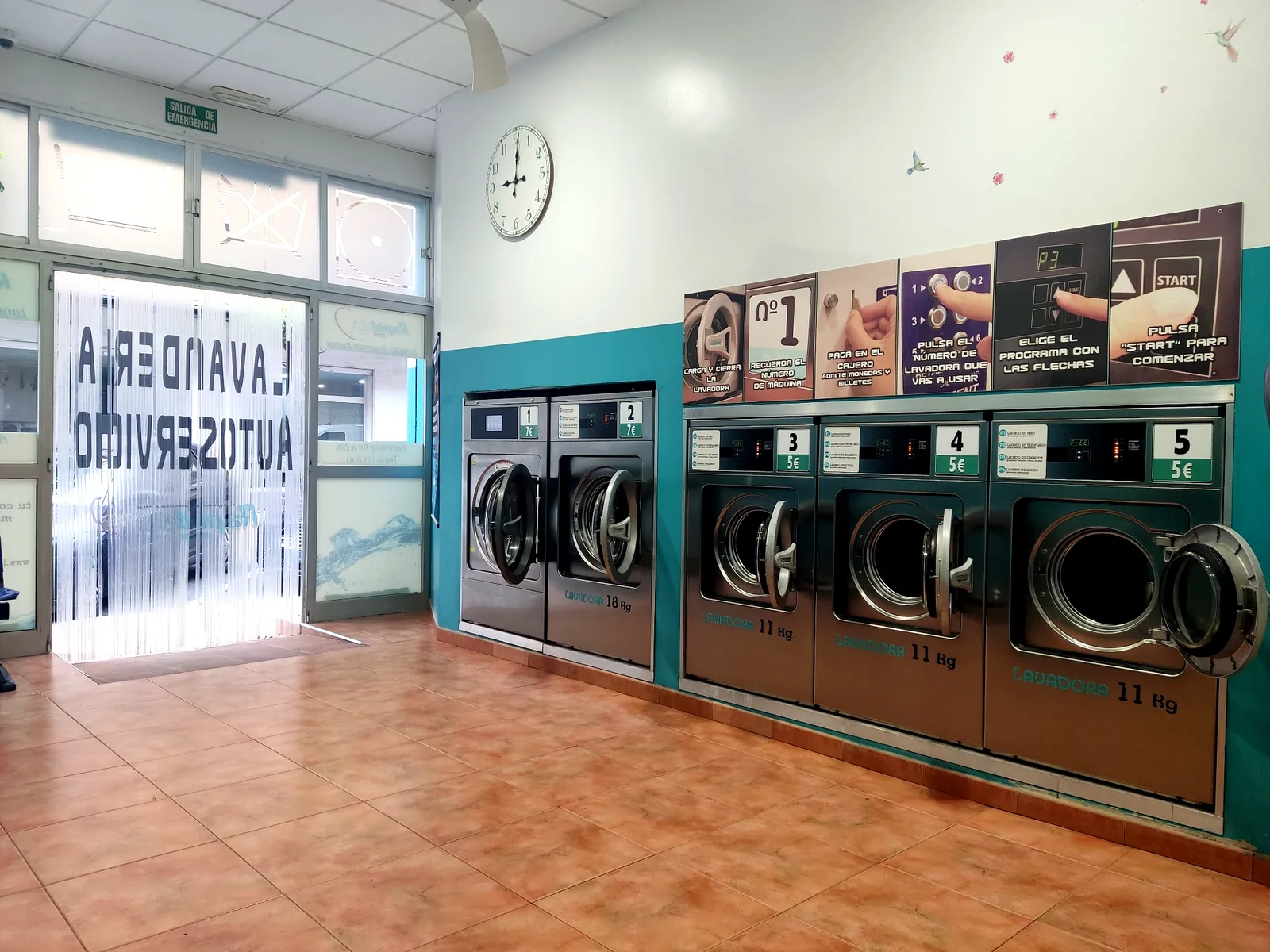 Lavadoras industriales de autoservicio en Lavandería Autoservicio Rapiddo Valencia