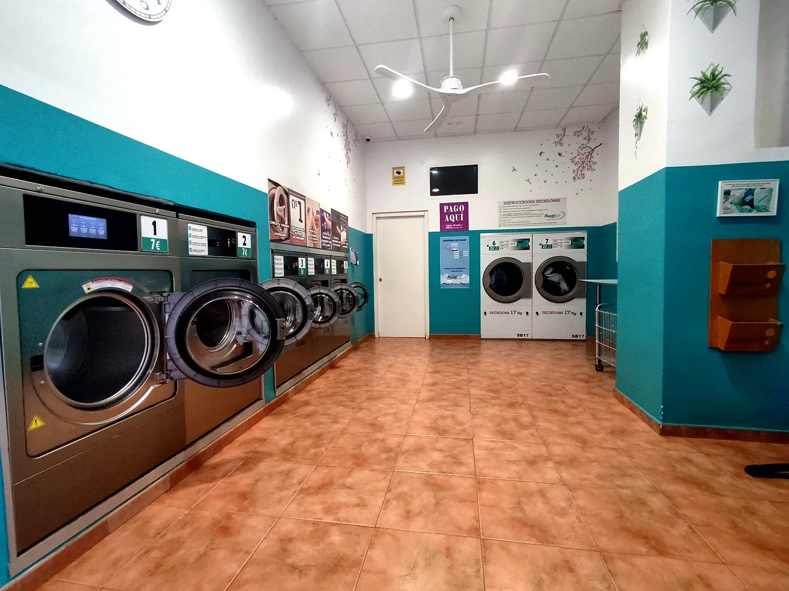 Customer using Rapiddo self-service laundry